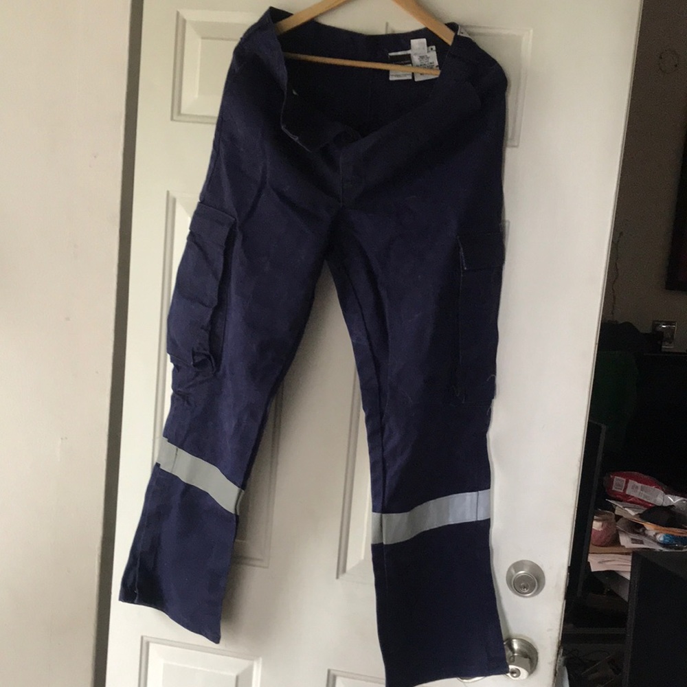 Fire resistance cargo pants with reflective strips